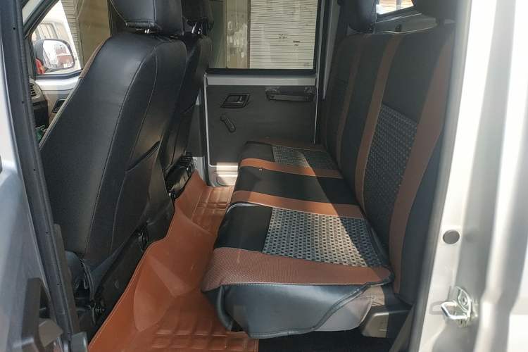 Used Wuling Rongguang New Truck 2023 1.5L Double-Cab Basic Version LAR Left Rear Seat