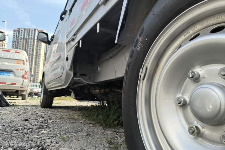 Used Wuling Rongguang New Truck 2023 1.5L Double-Cab Basic Version LAR Left Side Sill
