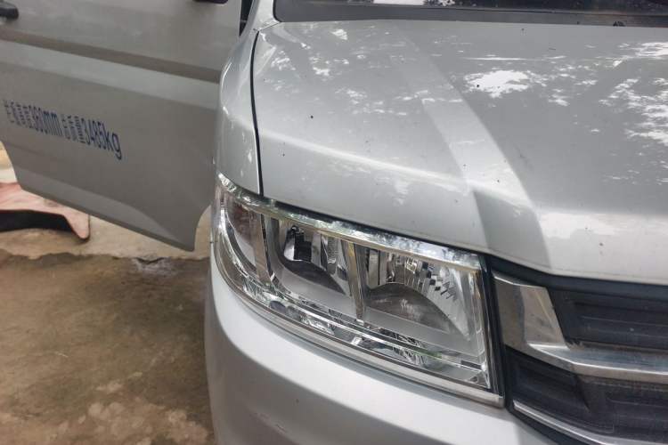 Used Wuling Rongguang New Truck 2023 2.0L Double-Cab with Dual Rear Wheels Comfort Version LJM20B Right Front Headlight