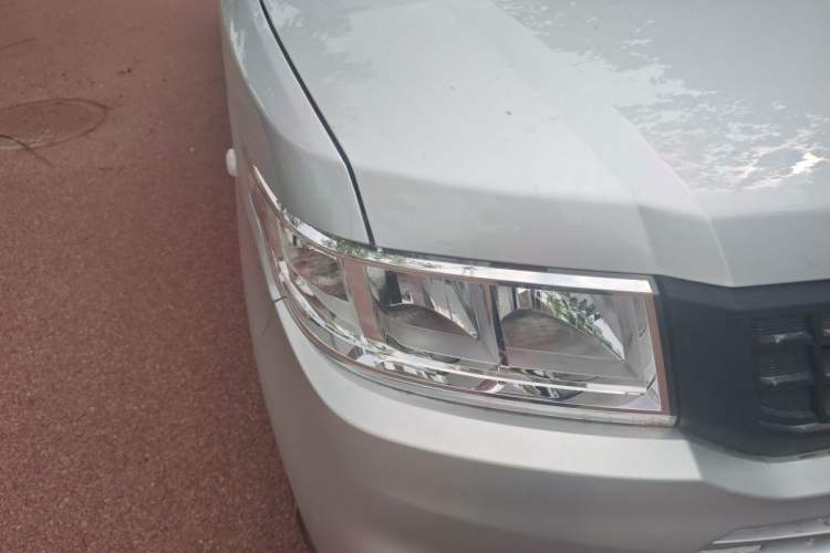 Used Wuling Rongguang New Truck 2023 1.5L Double-Cab Extended-Size Standard Version LAR Right Front Headlight