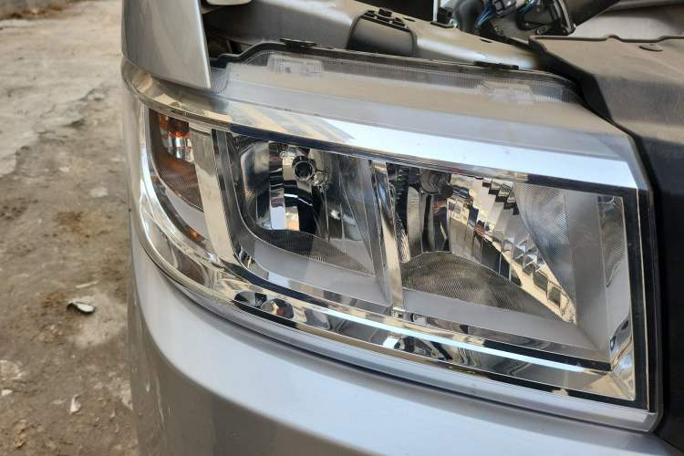 Used Wuling Rongguang New Truck 2023 1.5L Double-Cab Basic Version LAR Right Front Headlight