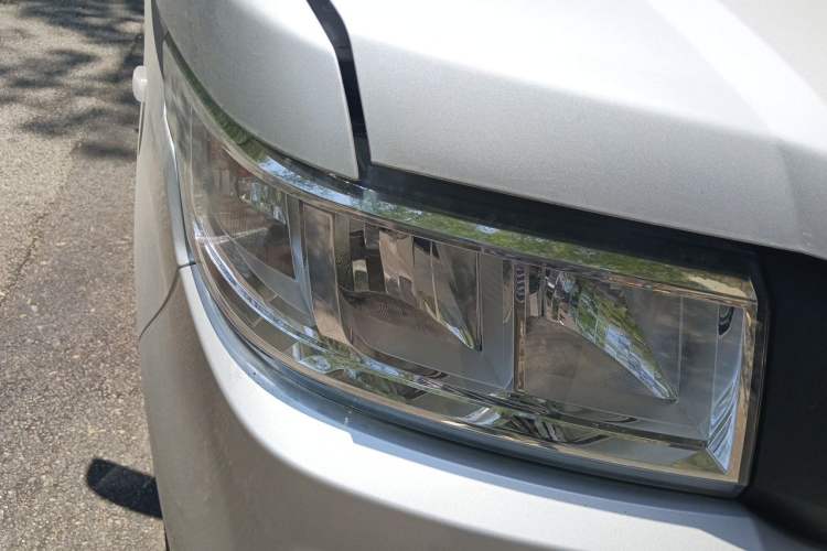 Used Wuling Rongguang New Truck 2023 2.0L Double-Cab Extended-Size Base Version LJM20B Right Front Headlight