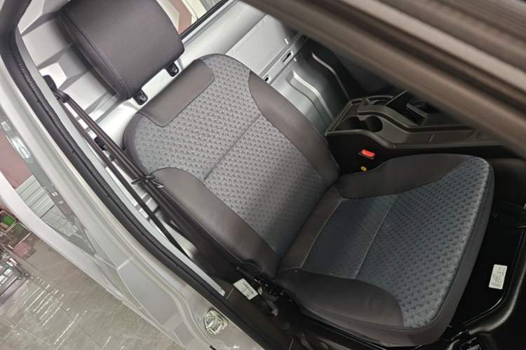 Used Wuling Rongguang New Truck 2023 1.5L Single-Row Extended Version Standard LAR Right Front Seat