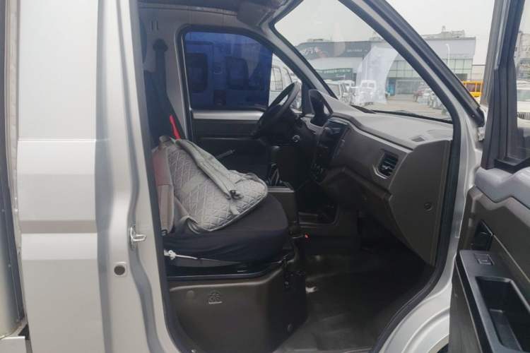 Used Wuling Rongguang New Truck 2023 1.5L Single-Row Extended Version Base Model LAR Right Front Seat
