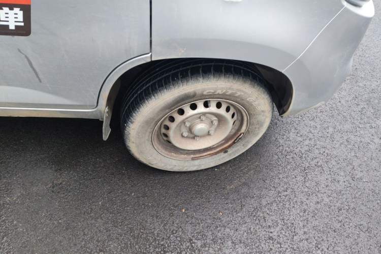 Used Wuling Rongguang New Truck 2023 1.5L Double-Cab Extended-Size Standard Version LAR Right Front Wheel Hub