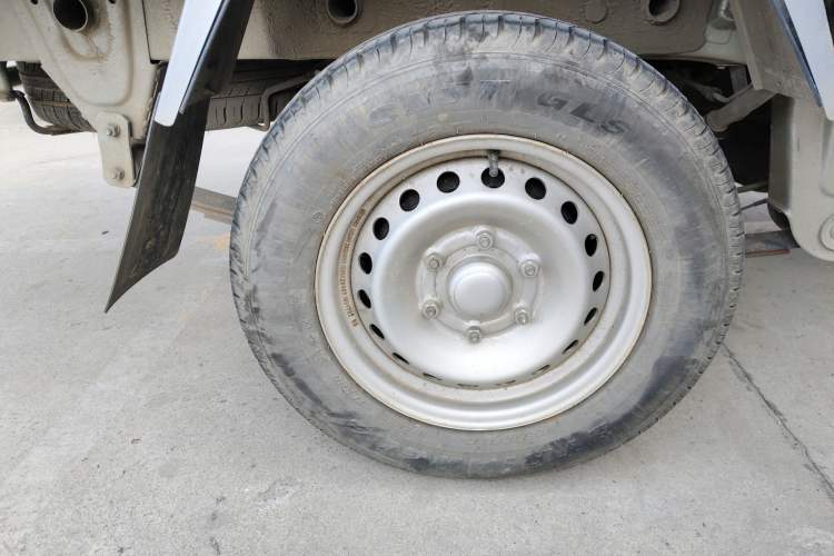 Used Wuling Rongguang New Truck 2023 1.5L Single-Row Base Version LAR Right Rear Wheel Hub