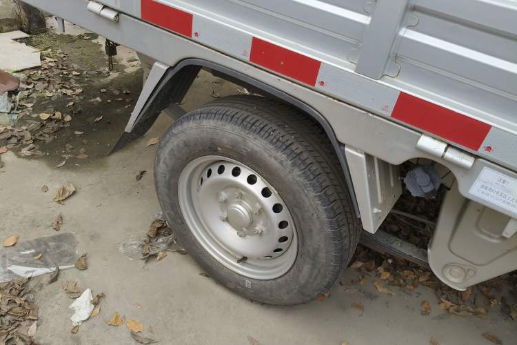 Used Wuling Rongguang New Truck 2023 1.5L Single-Row Extended Version Standard LAR Right Rear Wheel Hub