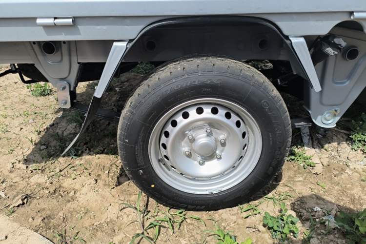 Used Wuling Rongguang New Truck 2023 1.5L Double-Cab Basic Version LAR Right Rear Wheel Hub