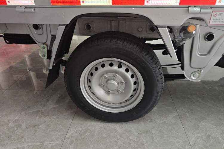 Used Wuling Rongguang New Truck 2023 1.5L Single-Row Extended Version Standard LAR Right Rear Wheel Hub
