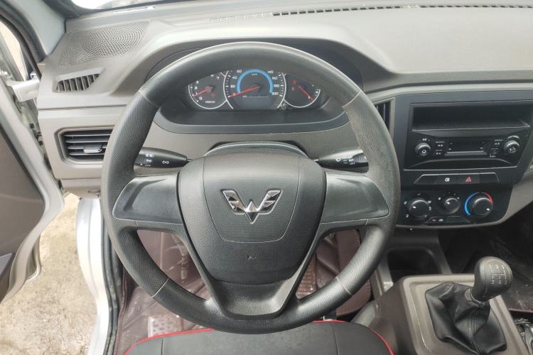 Used Wuling Rongguang New Truck 2023 1.5L Single-Row Base Version LAR Steering Wheel