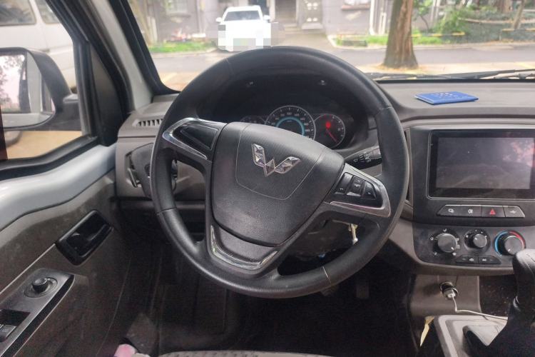 Used Wuling Rongguang New Truck 2023 2.0L Double-Cab with Dual Rear Wheels Comfort Version LJM20B Steering Wheel