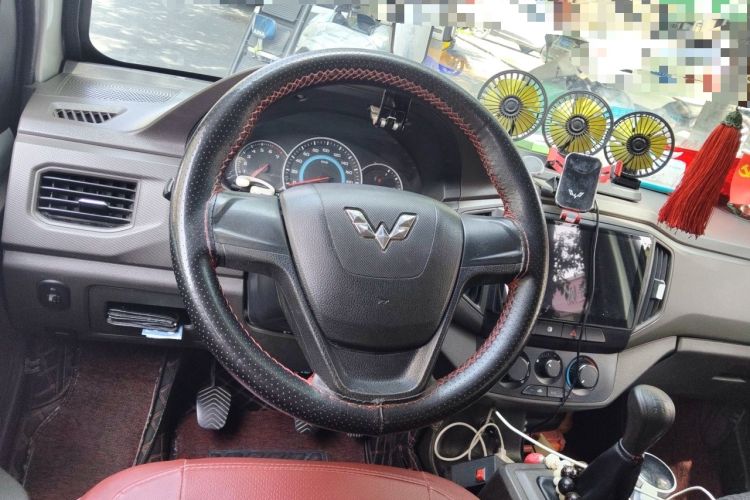Used Wuling Rongguang New Truck 2023 2.0L Double-Cab with Dual Rear Wheels Comfort Version LJM20B Steering Wheel