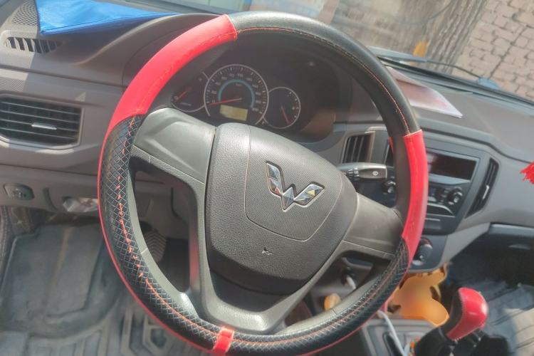 Used Wuling Rongguang New Truck 2023 1.5L Single-Row Base Version LAR Steering Wheel