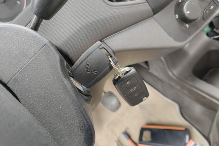 Used Wuling Rongguang New Truck 2023 1.5L Single-Row Extended Version Standard LAR Vehicle Key