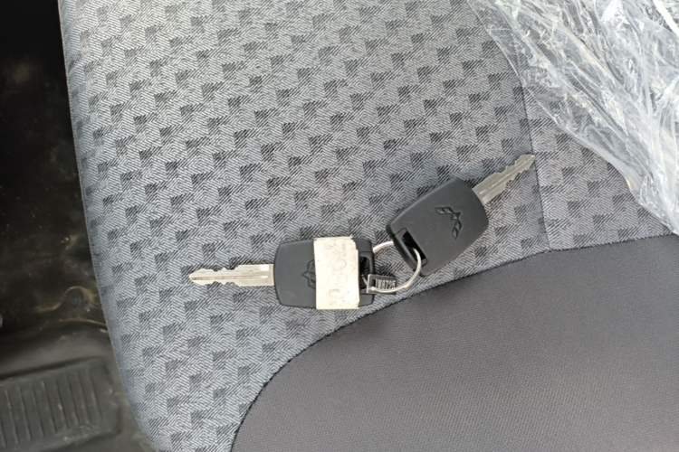 Used Wuling Rongguang New Truck 2023 1.5L Double-Cab Basic Version LAR Vehicle Key