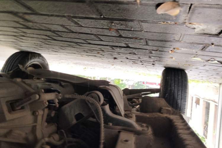 Used Wuling Rongguang New Truck 2023 2.0L Single-Row Extended Version Base Model LJM20B Chassis Front Left