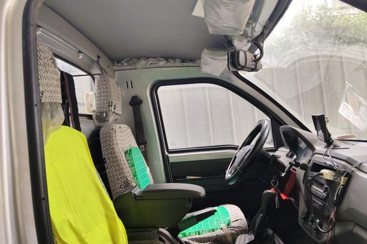 Used Wuling Rongguang New Truck 2023 2.0L Single-Row Extended Version Base Model LJM20B Headliner