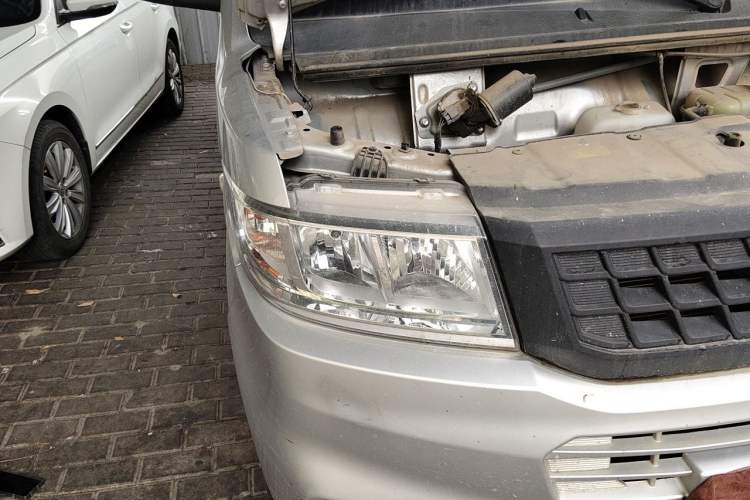 Used Wuling Rongguang New Truck 2023 2.0L Single-Row Extended Version Base Model LJM20B Right Front Headlight