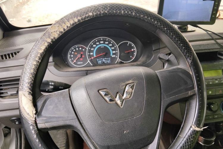 Used Wuling Rongguang New Truck 2023 2.0L Single-Row Extended Version Base Model LJM20B Steering Wheel