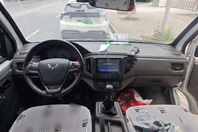 Used Wuling Rongguang New Truck 2024 2.0L Double-Cab Extra-Long Version with Dual Rear Wheels – Base Model Center Console