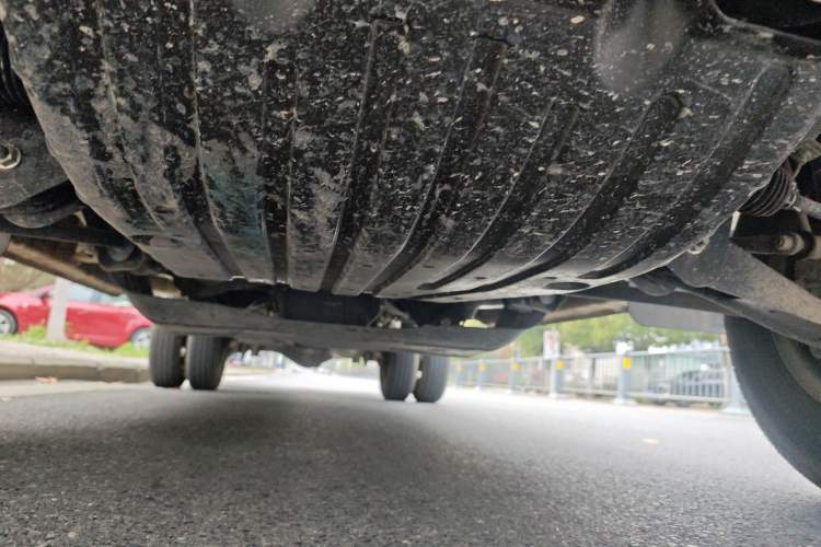 Used Wuling Rongguang New Truck 2024 2.0L Double-Cab Extra-Long Version with Dual Rear Wheels – Base Model Chassis Front
