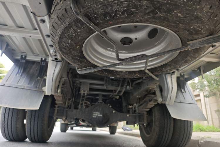 Used Wuling Rongguang New Truck 2024 2.0L Double-Cab Extra-Long Version with Dual Rear Wheels – Base Model Chassis Rear