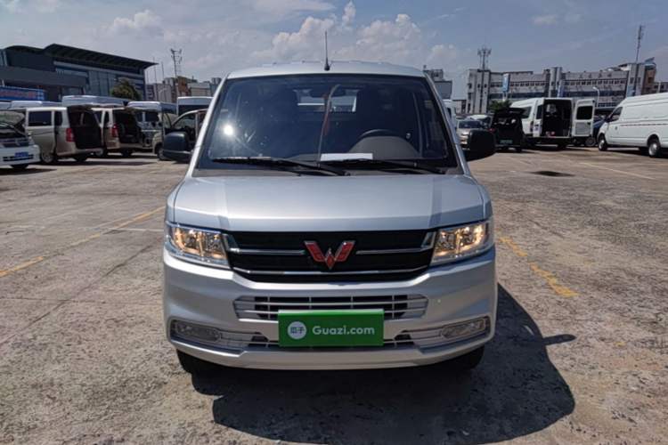 Used Wuling Rongguang New Truck 2024 2.0L Extra-Long Double-Cab Version with Dual Rear Wheels – Comfort Edition Front
