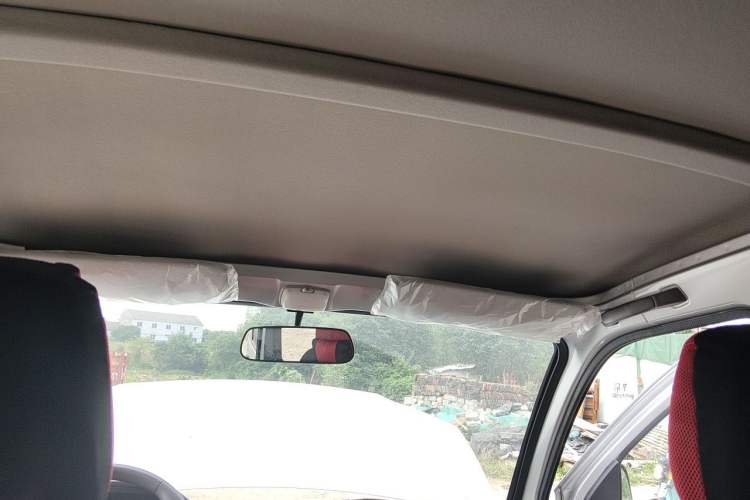 Used Wuling Rongguang New Truck 2024 2.0L Extra-Long Double-Cab Version with Dual Rear Wheels – Comfort Edition Headliner