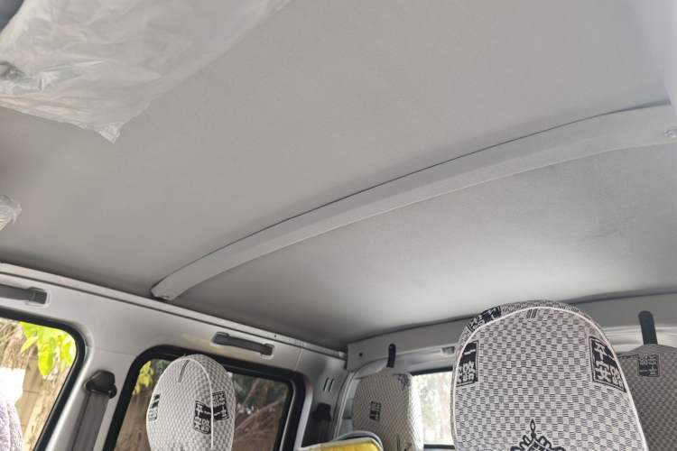 Used Wuling Rongguang New Truck 2024 2.0L Double-Cab Extra-Long Version with Dual Rear Wheels – Base Model Headliner