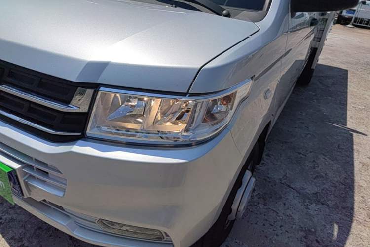 Used Wuling Rongguang New Truck 2024 2.0L Extra-Long Double-Cab Version with Dual Rear Wheels – Comfort Edition Left Front Headlight