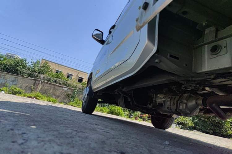 Used Wuling Rongguang New Truck 2024 2.0L Extra-Long Double-Cab Version with Dual Rear Wheels – Comfort Edition Left Side Sill
