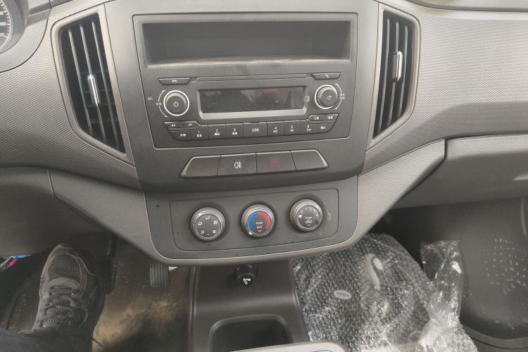 Used Wuling Rongguang New Truck EV 2023 Container Truck Single Row Single Layer Side-Opening Door Audio And AC Panel