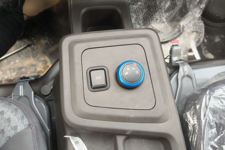 Used Wuling Rongguang New Truck EV 2023 Container Truck Single Row Single Layer Side-Opening Door Gear Lever