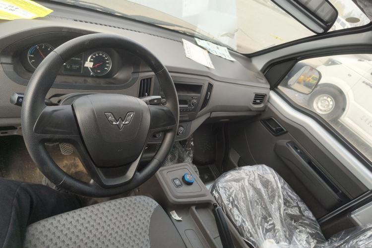 Used Wuling Rongguang New Truck EV 2023 Container Truck Single Row Single Layer Side-Opening Door Interior 2