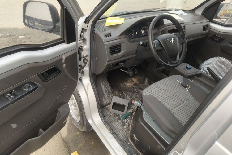 Used Wuling Rongguang New Truck EV 2023 Container Truck Single Row Single Layer Side-Opening Door Interior 3