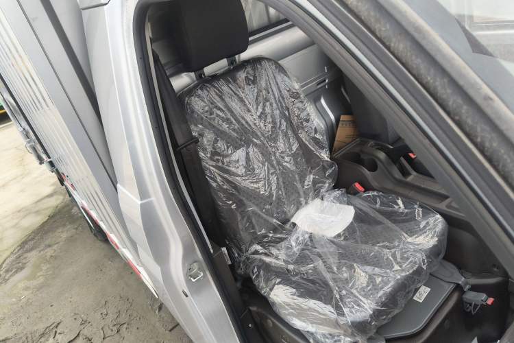 Used Wuling Rongguang New Truck EV 2023 Container Truck Single Row Single Layer Side-Opening Door Right Front Seat