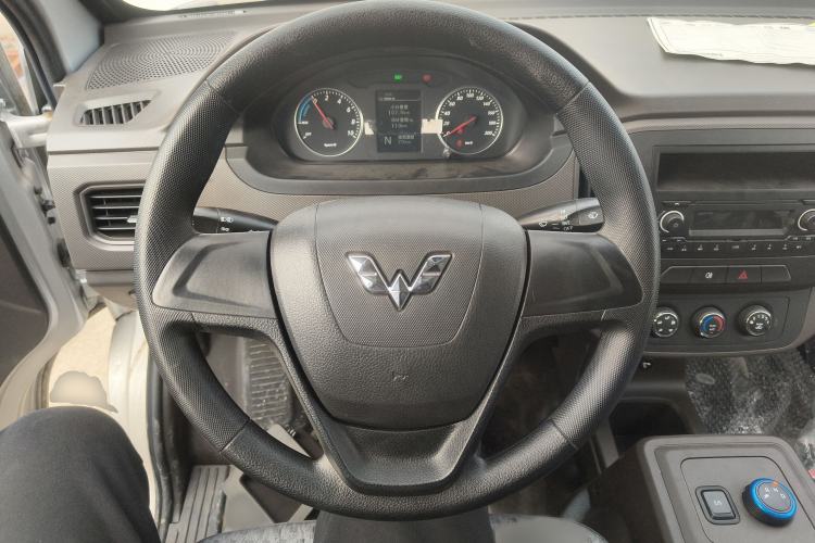 Used Wuling Rongguang New Truck EV 2023 Container Truck Single Row Single Layer Side-Opening Door Steering Wheel