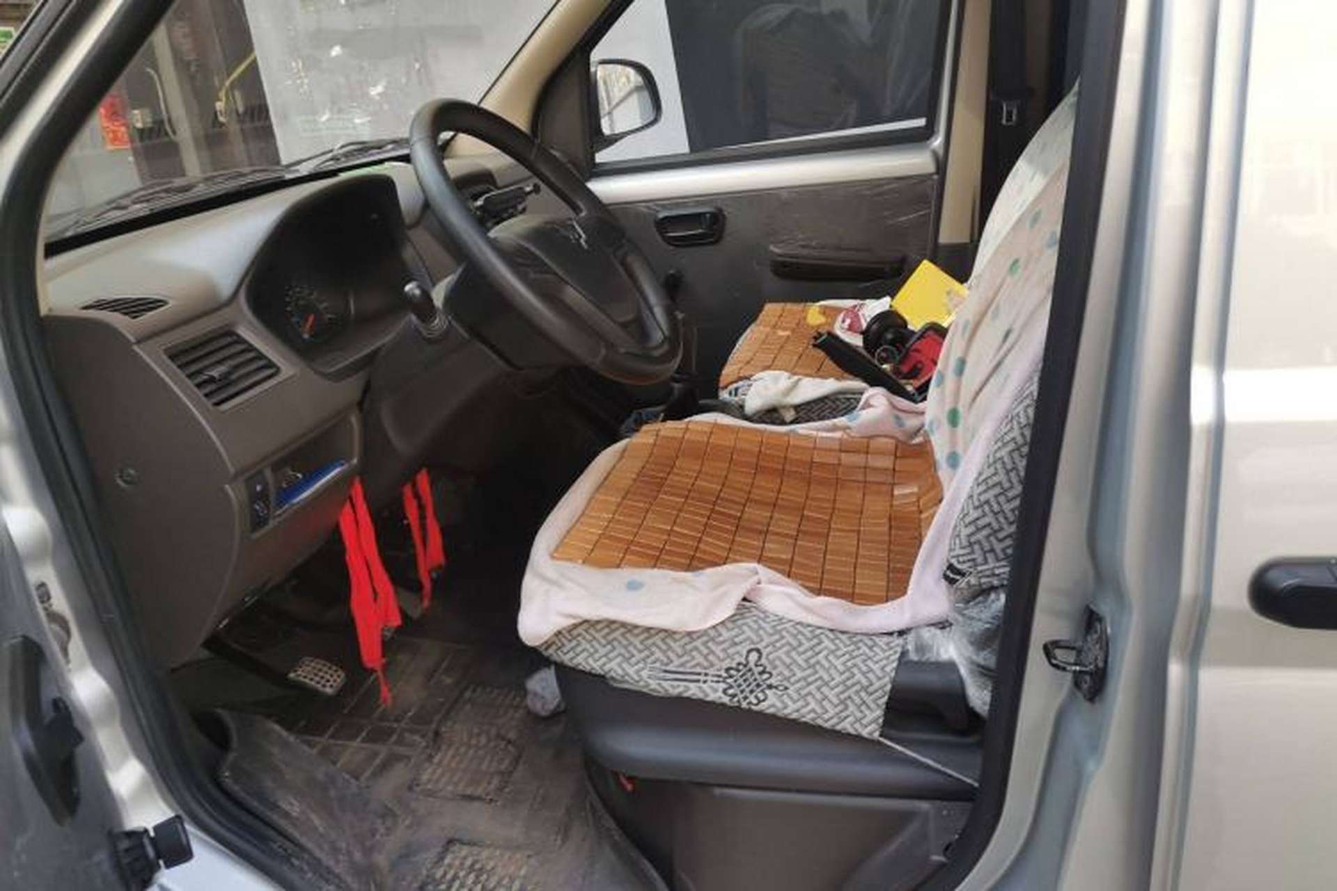Used Wuling Rongguang S 2023 1.5L Base Version 5/7 Seats Left Front Seat