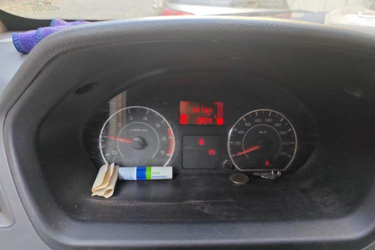 Used Wuling Rongguang S  Odometer Close Up