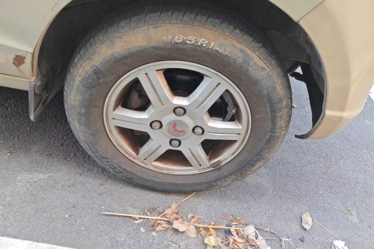Used Wuling Rongguang S  Right Front Wheel Hub