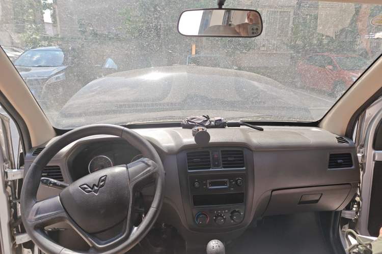 Used Wuling Rongguang S 2021 1.2L Base Model 5-Seater LSI Center Console