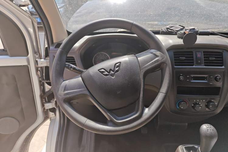 Used Wuling Rongguang S 2021 1.2L Base Model 5-Seater LSI Steering Wheel