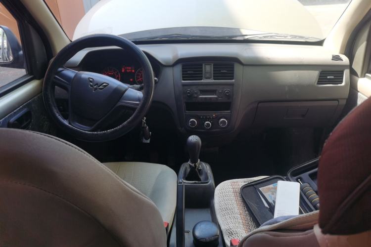 Used Wuling Rongguang S 2021 1.2L Base Model 7-Seater LSI Center Console