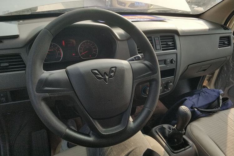 Used Wuling Rongguang S 2021 1.2L Base Model 7-Seater LSI Center Console