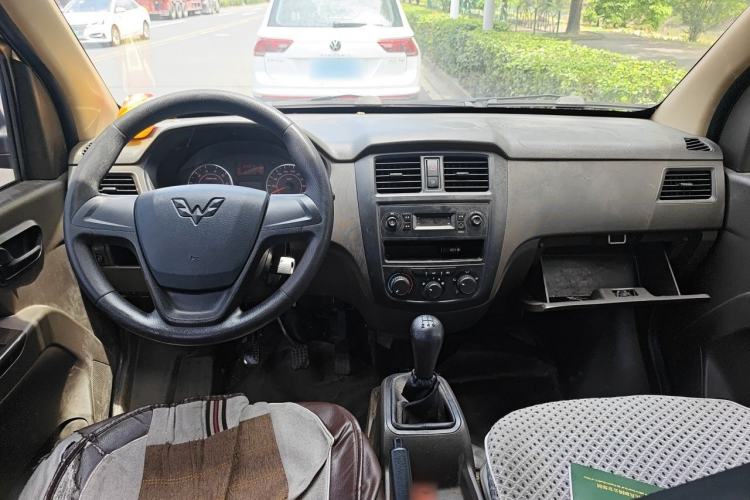 Used Wuling Rongguang S 2021 1.2L Standard Edition Air-Conditioned 5-Seater LSI Center Console
