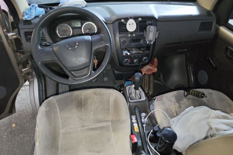 Used Wuling Rongguang S 2021 1.2L Base Model 7-Seater LSI Center Console