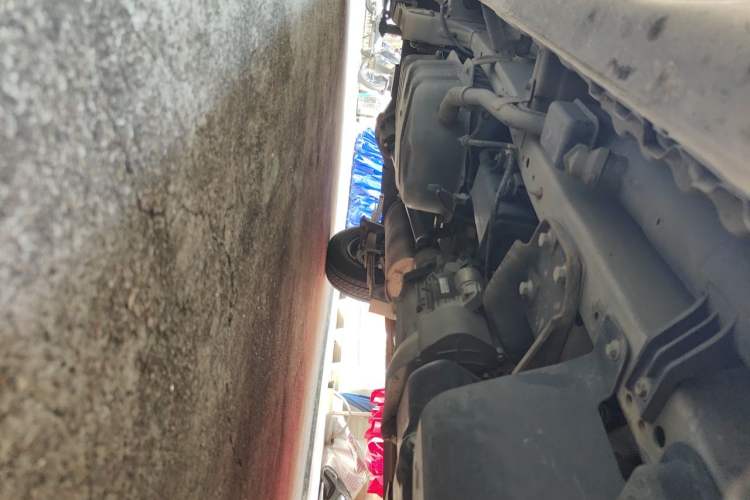 Used Wuling Rongguang S 2021 1.2L Standard Model Window-Sealed Car with Air Conditioning 5 Seats LSI Chassis Front Right