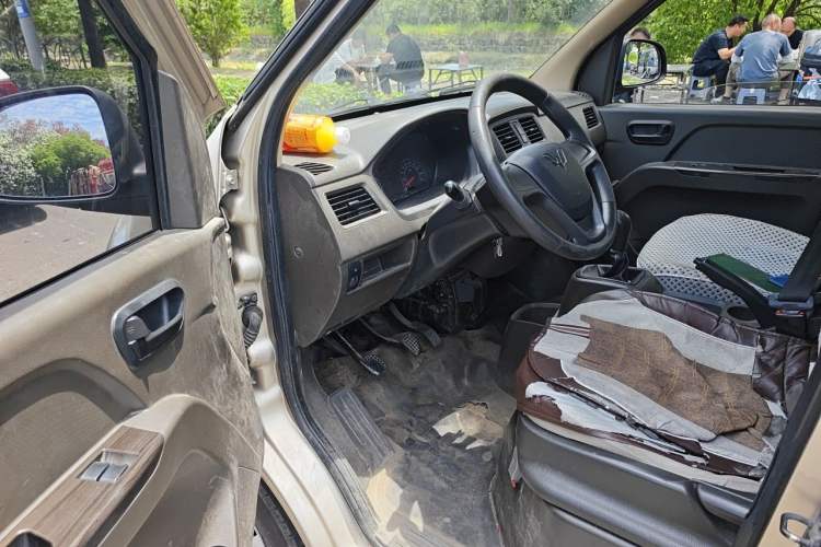 Used Wuling Rongguang S 2021 1.2L Standard Edition Air-Conditioned 5-Seater LSI Driver Seat