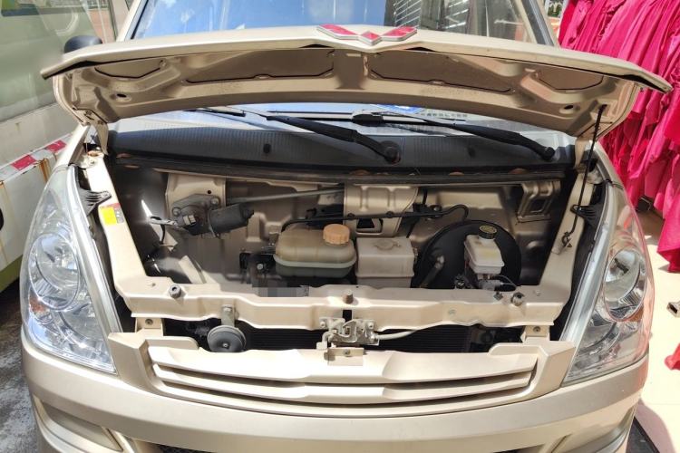 Used Wuling Rongguang S 2021 1.2L Standard Model Window-Sealed Car with Air Conditioning 5 Seats LSI Engine Bay