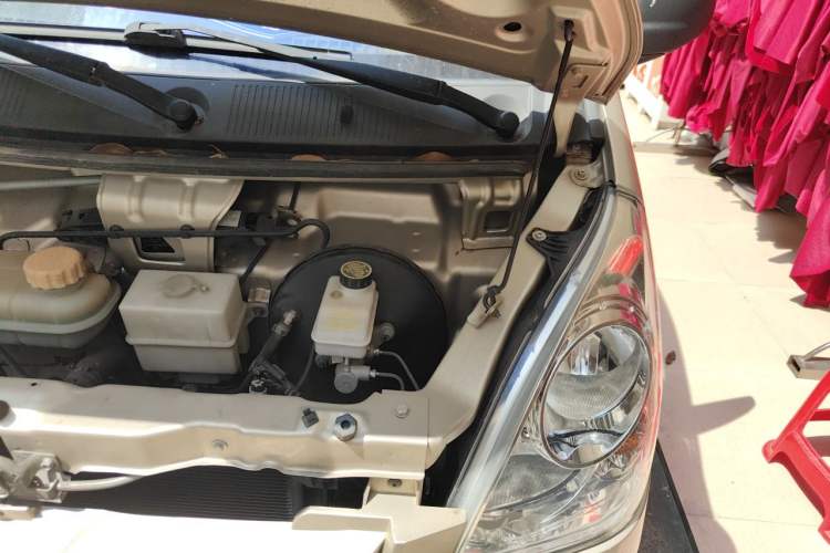 Used Wuling Rongguang S 2021 1.2L Standard Model Window-Sealed Car with Air Conditioning 5 Seats LSI Engine Bay Left